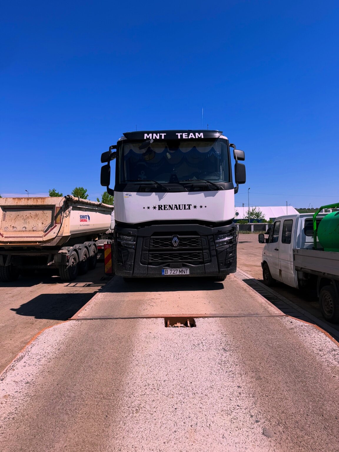 Autocamion Renault MNT Team